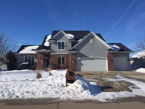 1102 Eagle Rdg, Cedar Falls, IA 50613 photo 1