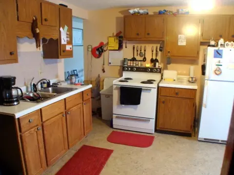 907 S Mill St, Decorah, IA 52101 photo 4