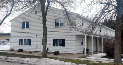 907 S Mill St, Decorah, IA 52101 photo 1