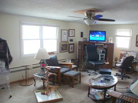 907 S Mill St, Decorah, IA 52101 photo 8