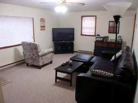 907 S Mill St, Decorah, IA 52101 photo 3