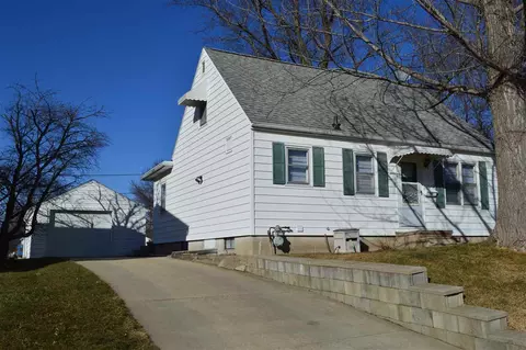 1445 E Mitchell Ave, Waterloo, IA 50702 photo 1