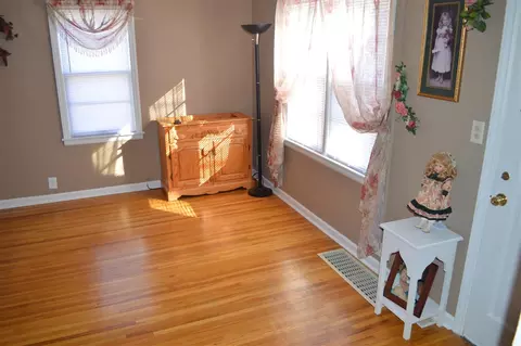 1445 E Mitchell Ave, Waterloo, IA 50702 photo 2