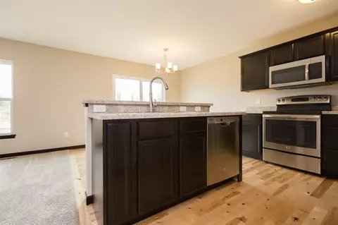 1113 Sandpiper Ct, Waterloo, IA 50701 photo 4