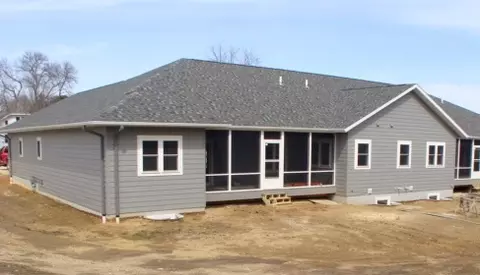 607 Stapleton St, Decorah, IA 52101 photo 2