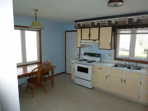 400 E Center St, Monona, IA 52159 photo 3