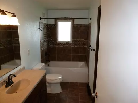 400 E Center St, Monona, IA 52159 photo 4