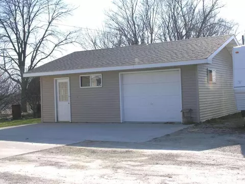 202 E Main St, Mitchell, IA 50461 photo 2
