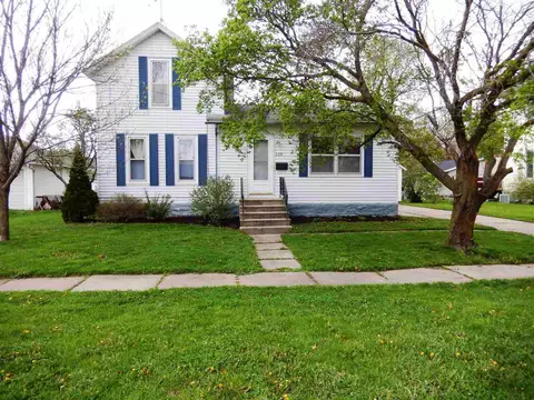 530 E 2nd St, Sumner, IA 50674 photo 1