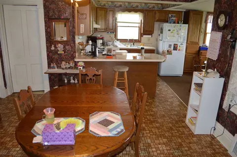 5517 E Gresham Rd, Dunkerton, IA 50626 photo 3