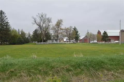 5517 E Gresham Rd, Dunkerton, IA 50626 photo 1