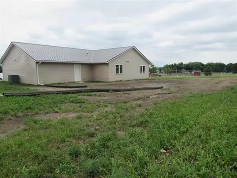 206 E Williams St, Dunkerton, IA 50626 photo 2