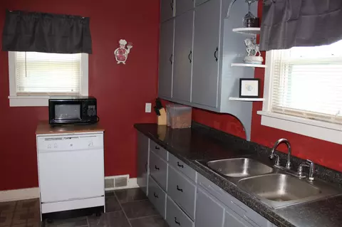 441 E 2nd St, Readlyn, IA 50668 photo 7