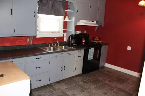 441 E 2nd St, Readlyn, IA 50668 photo 6