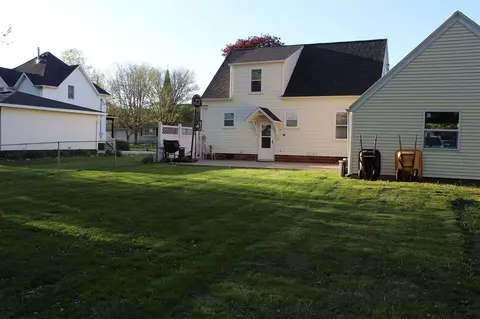 441 E 2nd St, Readlyn, IA 50668 photo 3