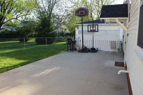 441 E 2nd St, Readlyn, IA 50668 photo 2