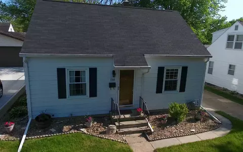 1166 E Mitchell Ave, Waterloo, IA 50702 photo 3