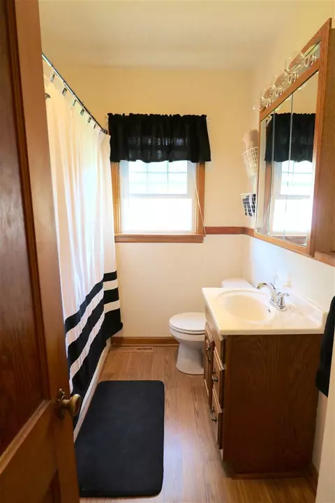 1166 E Mitchell Ave, Waterloo, IA 50702 photo 12