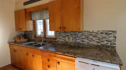 1166 E Mitchell Ave, Waterloo, IA 50702 photo 6