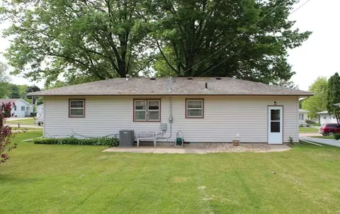 424 Devonshire Dr, Waterloo, IA 50701 photo 2