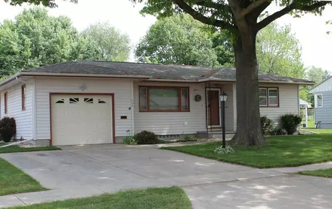 424 Devonshire Dr, Waterloo, IA 50701 photo 1