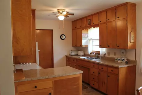 424 Devonshire Dr, Waterloo, IA 50701 photo 6