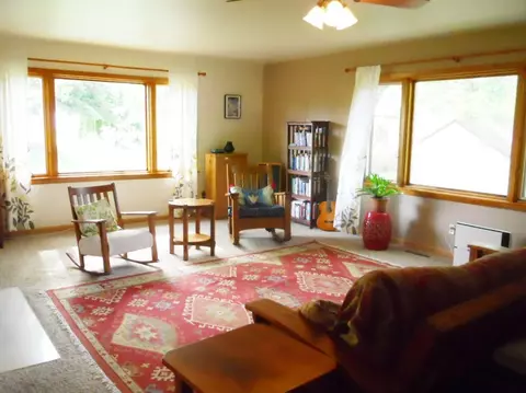 4544 Hoff Rd, Waterloo, IA 50701 photo 2