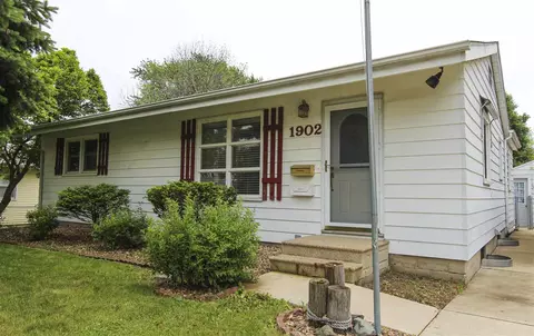 1902 Cornwall Ave, Waterloo, IA 50702 photo 2