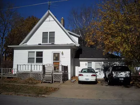 204 E 9th St, Cedar Falls, IA 50613 photo 1