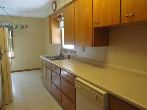 900 Mill St, Traer, IA 50675 photo 3