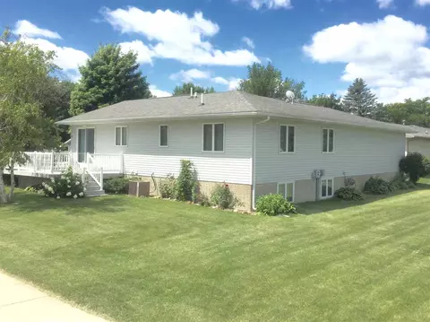 432 Elder St, Dike, IA 50624 photo 2
