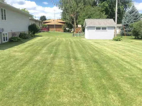 432 Elder St, Dike, IA 50624 photo 4