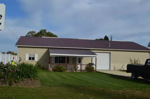 345 Main St W St, Maynard, IA 50655 photo 2