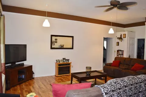 345 Main St W St, Maynard, IA 50655 photo 4