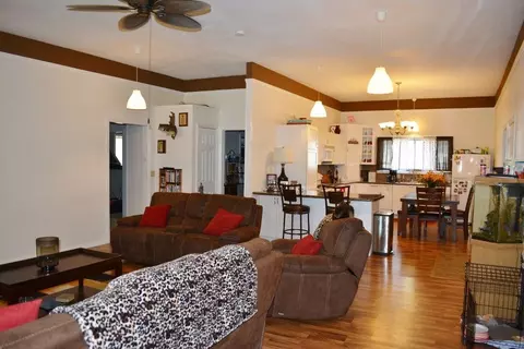 345 Main St W St, Maynard, IA 50655 photo 5