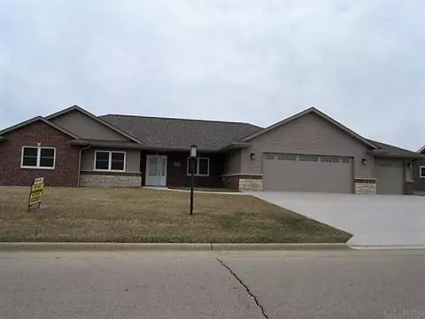 163 Jack Oak Dr, Cascade, IA 52033 photo 1