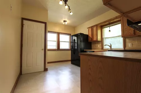 802 Marsh St, Waterloo, IA 50701 photo 9