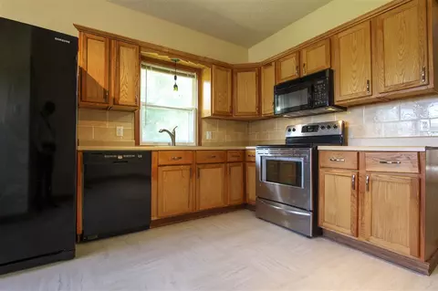 802 Marsh St, Waterloo, IA 50701 photo 10