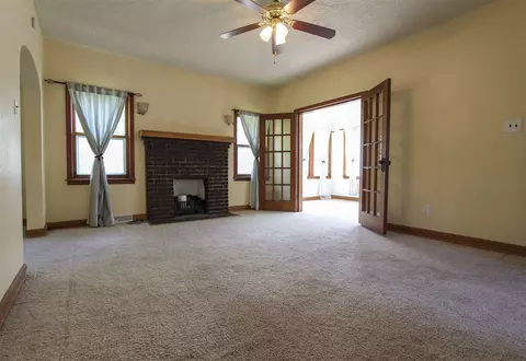 802 Marsh St, Waterloo, IA 50701 photo 2