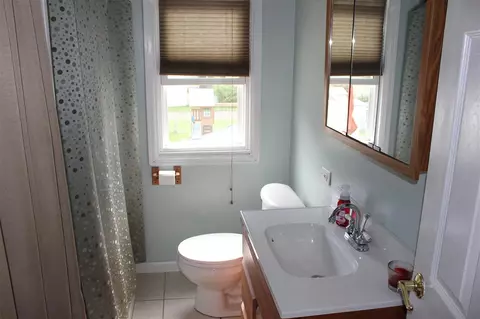 735 Wallgate Ave, Waterloo, IA 50701 photo 8