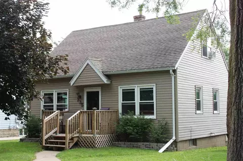 735 Wallgate Ave, Waterloo, IA 50701 photo 1