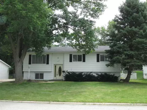 2003 Upton Ave, Waterloo, IA 50701 photo 1