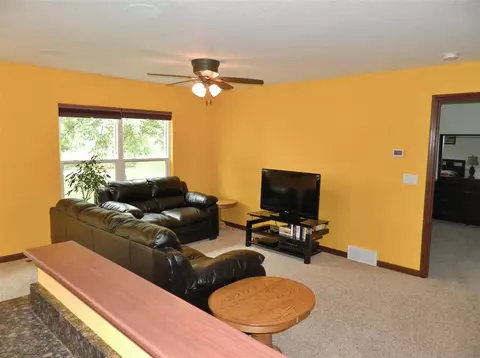 4127 Mockingbird Ln, Waterloo, IA 50702 photo 8