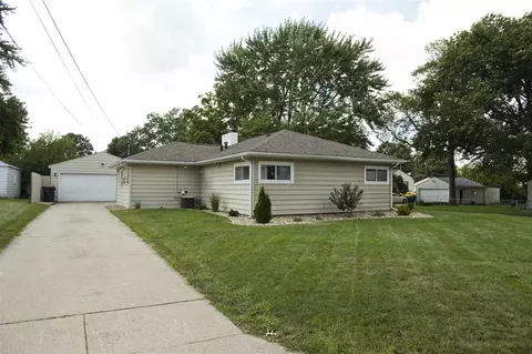1858 Patton Ave, Waterloo, IA 50701 photo 2