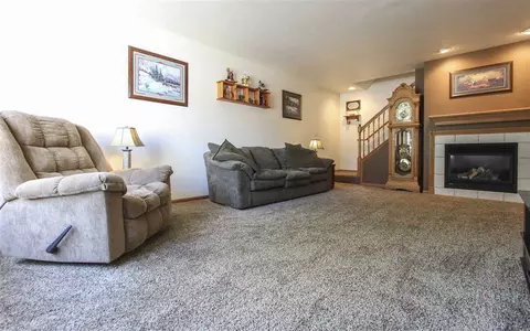 2007 Cassi Rdg, Waterloo, IA 50701 photo 2