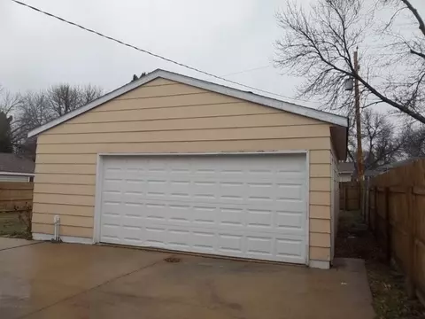 524 Devonshire Dr, Waterloo, IA 50701 photo 3