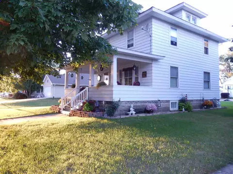 220 E 2nd St, Sumner, IA 50674 photo 1