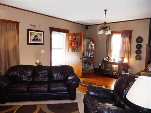 220 E 2nd St, Sumner, IA 50674 photo 2