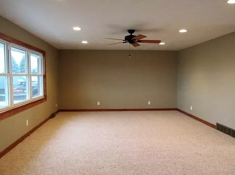 1018 2nd Ave, Cascade, IA 52033 photo 13