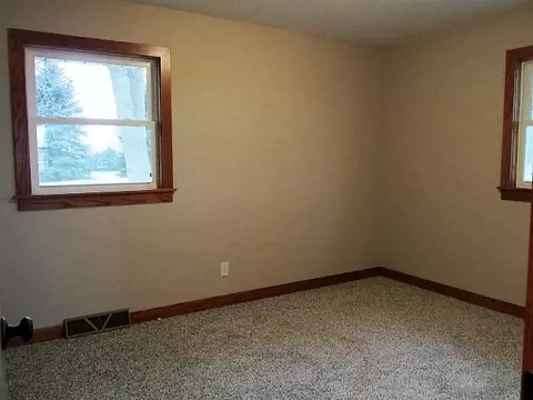 1018 2nd Ave, Cascade, IA 52033 photo 10